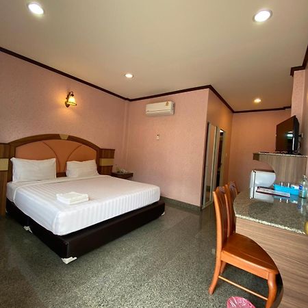 Soda Resort Kamphaeng Phet Exterior foto