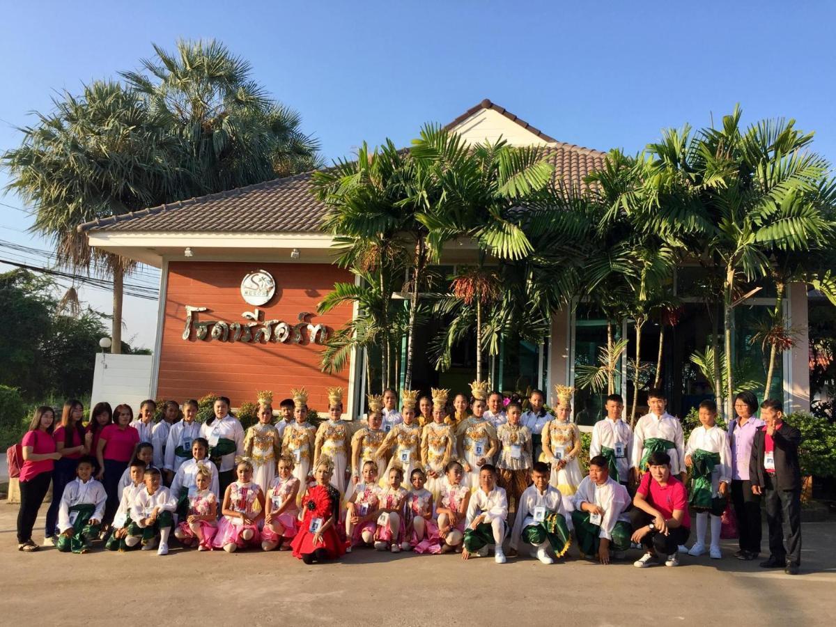 Soda Resort Kamphaeng Phet Exterior foto