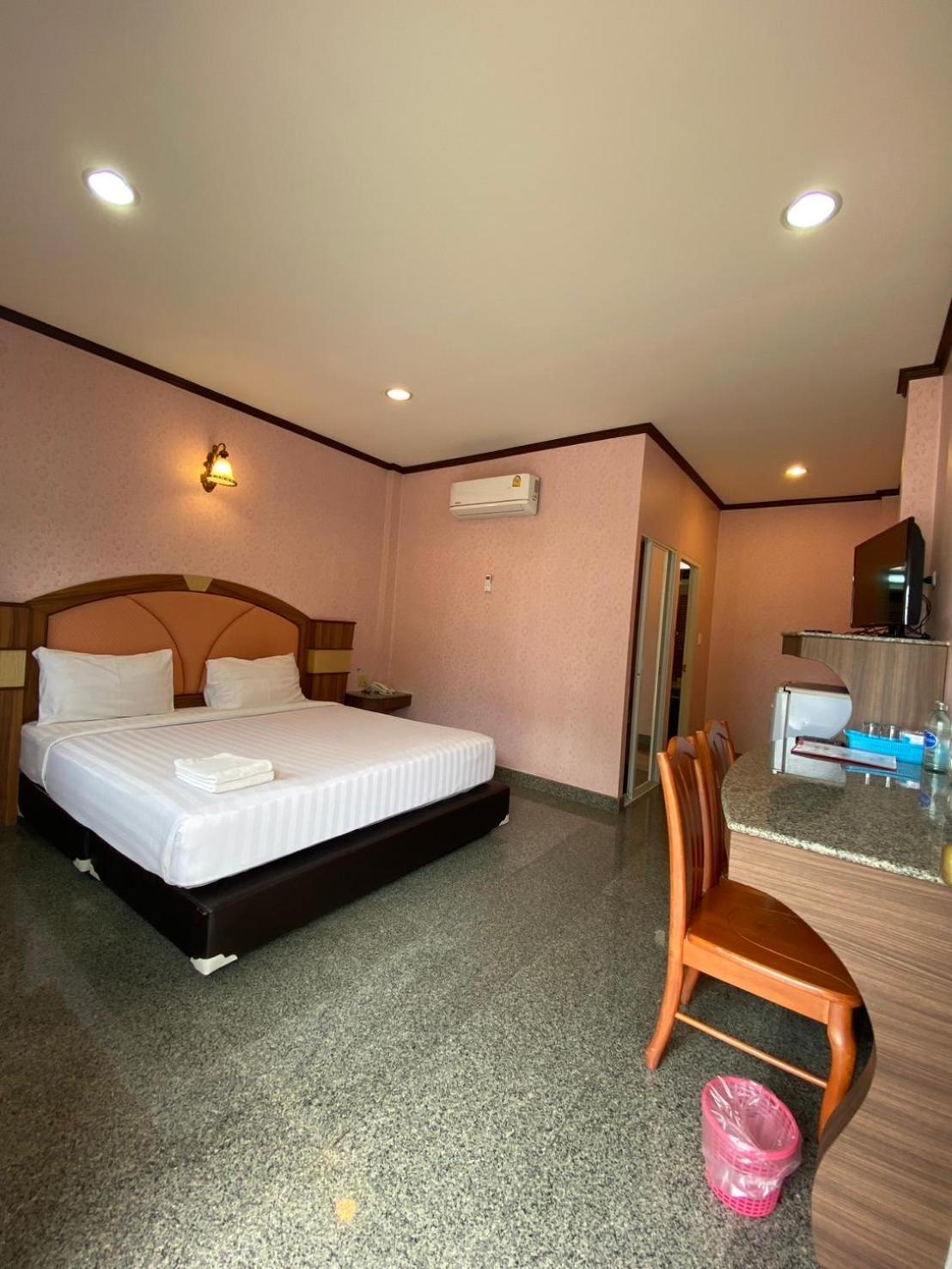 Soda Resort Kamphaeng Phet Exterior foto