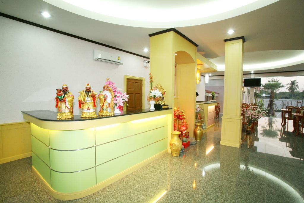 Soda Resort Kamphaeng Phet Exterior foto