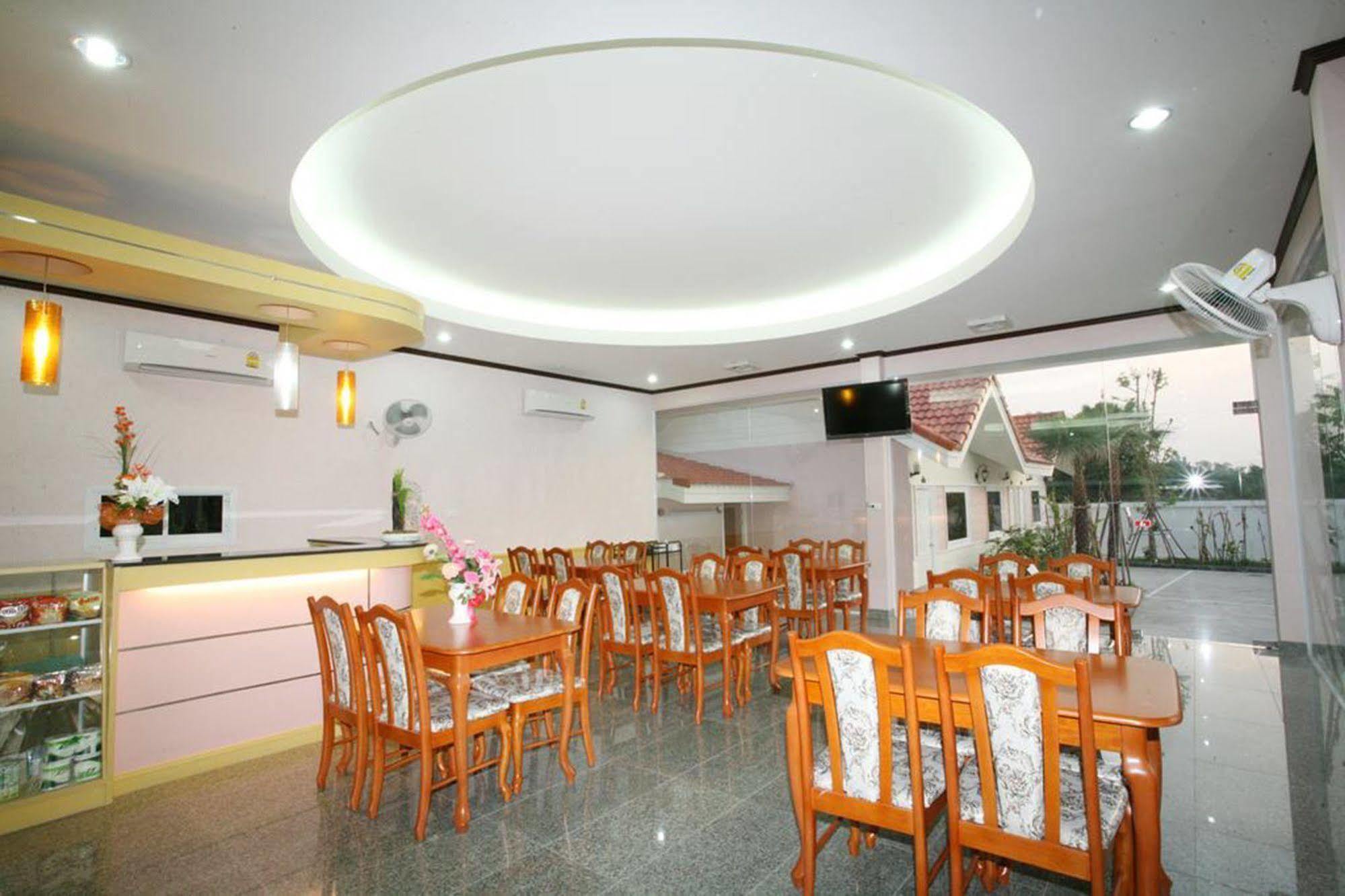 Soda Resort Kamphaeng Phet Exterior foto