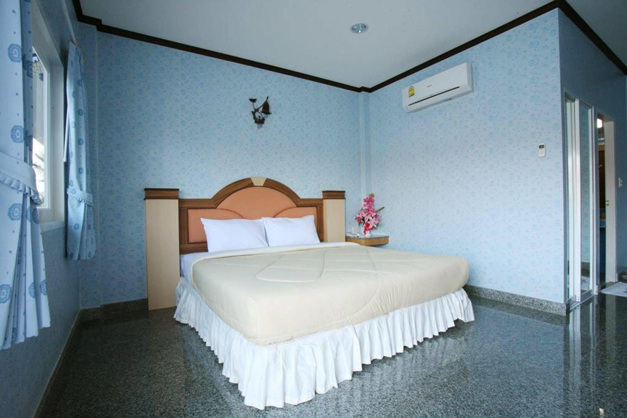 Soda Resort Kamphaeng Phet Exterior foto