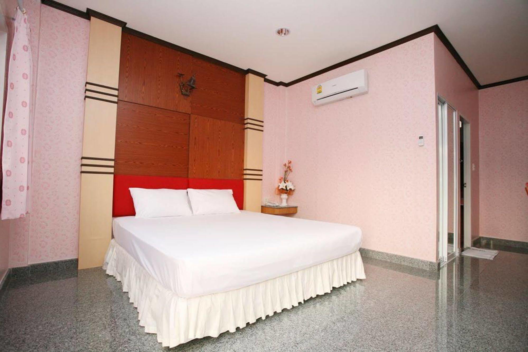 Soda Resort Kamphaeng Phet Exterior foto