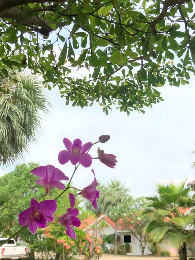 Soda Resort Kamphaeng Phet Exterior foto