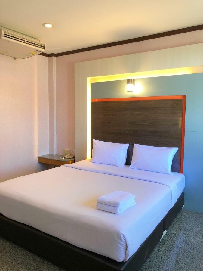 Soda Resort Kamphaeng Phet Exterior foto
