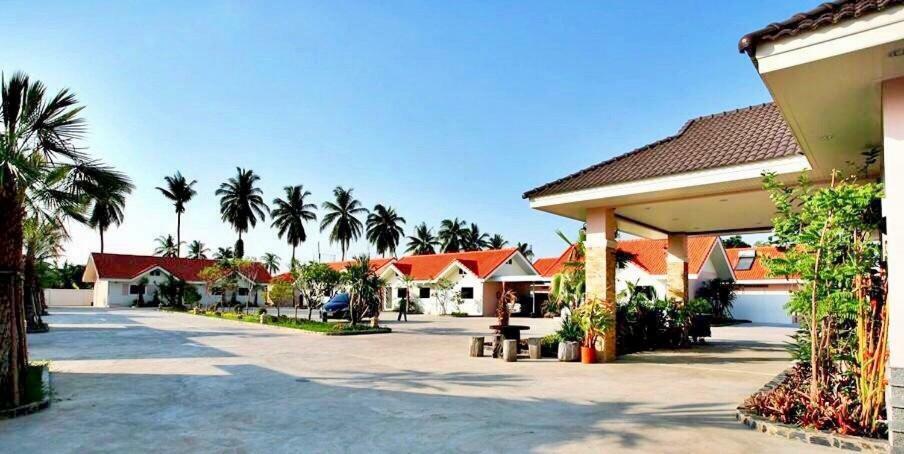 Soda Resort Kamphaeng Phet Exterior foto